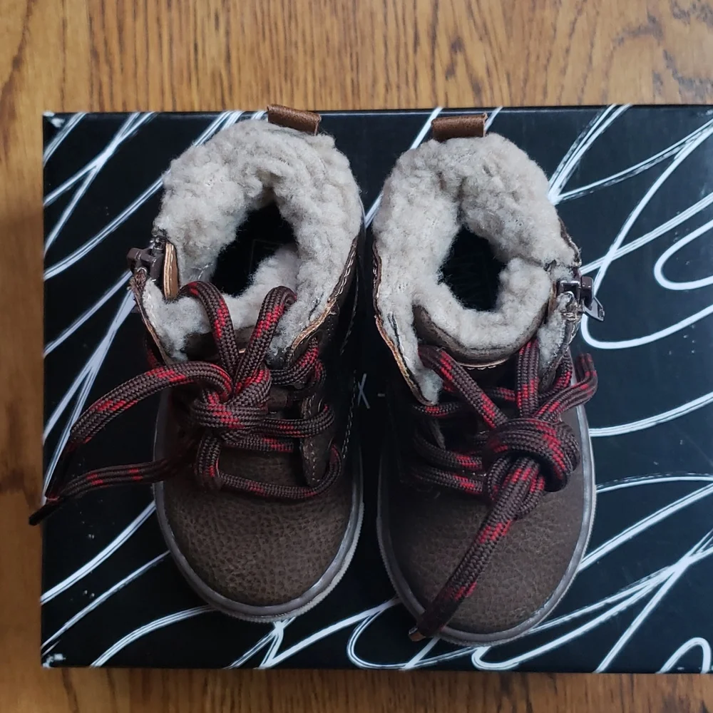 NIB Max + Jake Steven Boot Brown Kid's Zip Up Boot Size 5 Toddler